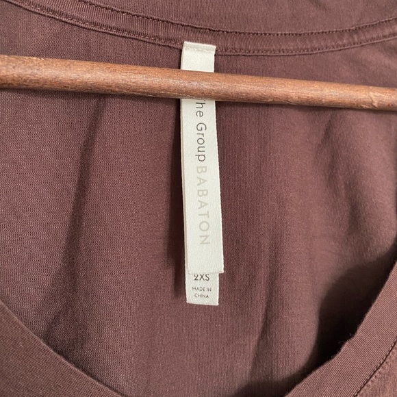 The group by babaton v neck tshirt - Picture 2 of 2